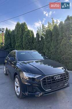 Внедорожник / Кроссовер Audi Q8 2021 в 