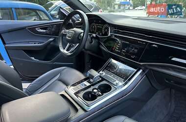 Внедорожник / Кроссовер Audi Q8 2021 в 