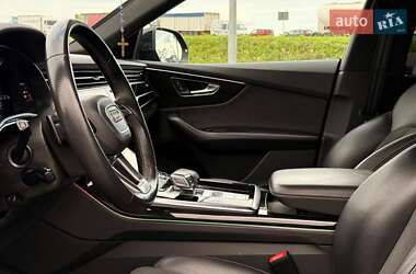 Внедорожник / Кроссовер Audi Q8 2021 в 
