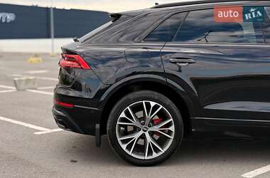 Внедорожник / Кроссовер Audi Q8 2021 в 