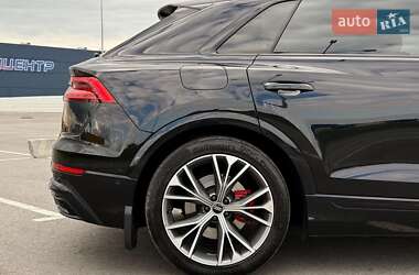 Внедорожник / Кроссовер Audi Q8 2021 в 