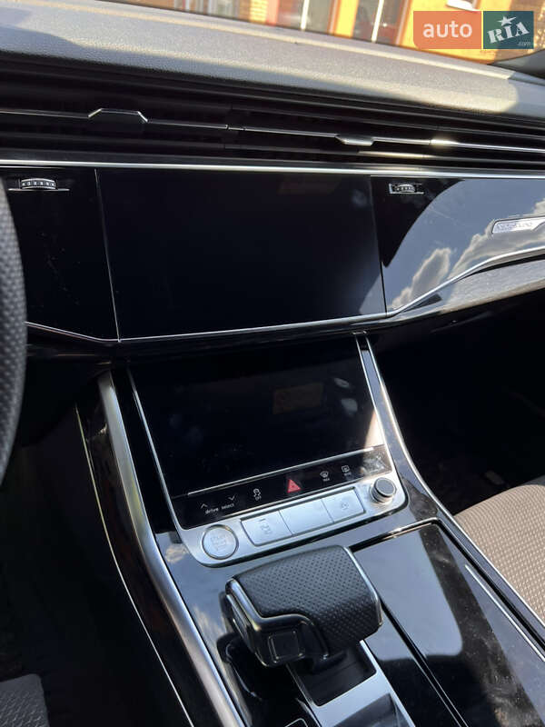 Внедорожник / Кроссовер Audi Q8 2020 в Лубнах