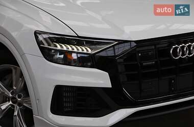 Внедорожник / Кроссовер Audi Q8 2022 в 