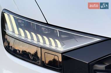 Внедорожник / Кроссовер Audi Q8 2020 в 