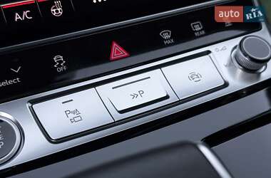 Внедорожник / Кроссовер Audi Q8 2020 в 