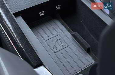 Внедорожник / Кроссовер Audi Q8 2020 в 