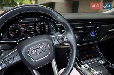 Внедорожник / Кроссовер Audi Q8 2022 в 