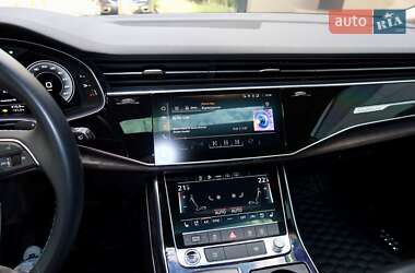 Внедорожник / Кроссовер Audi Q8 2022 в 