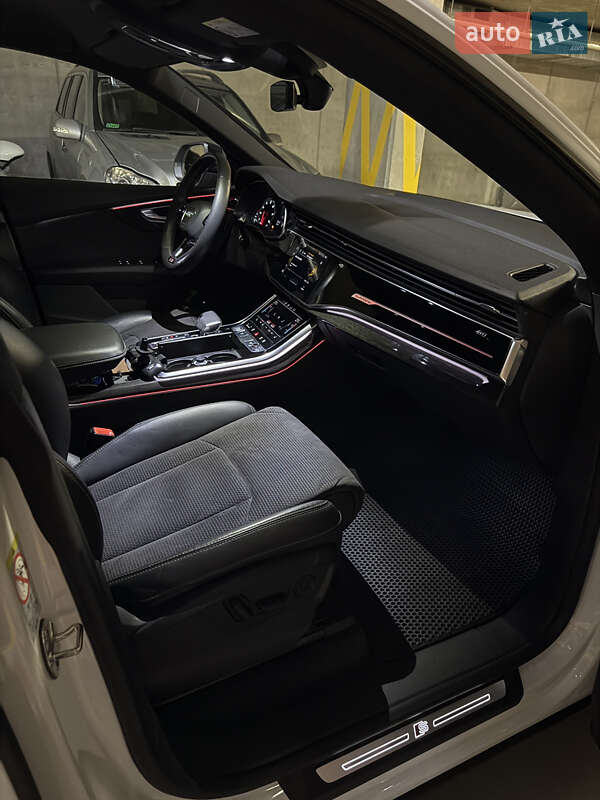 Внедорожник / Кроссовер Audi Q8 2019 в Киеве