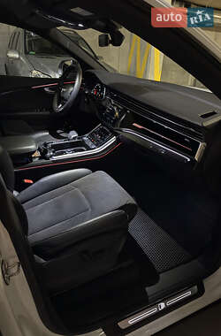 Внедорожник / Кроссовер Audi Q8 2019 в 