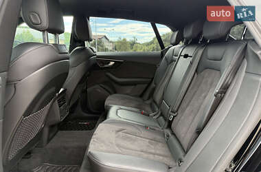 Внедорожник / Кроссовер Audi Q8 2021 в 