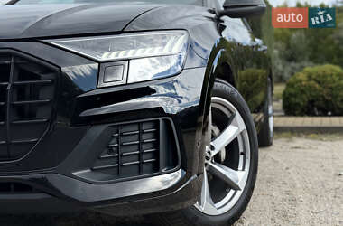 Внедорожник / Кроссовер Audi Q8 2021 в 