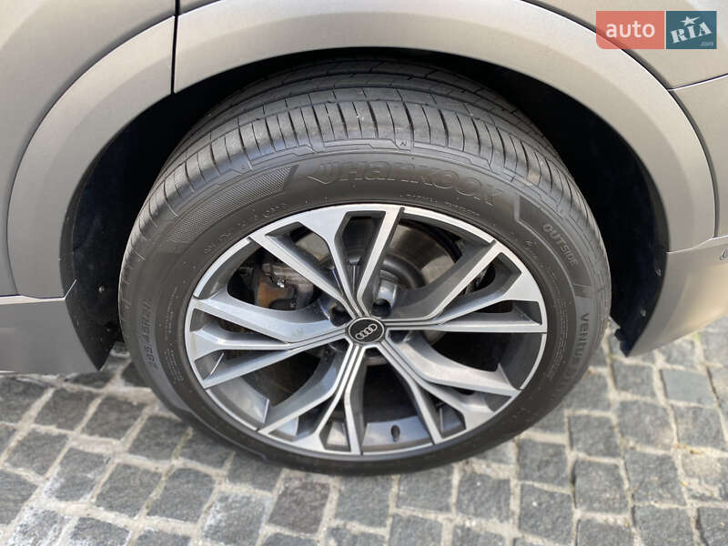 Внедорожник / Кроссовер Audi Q8 2020 в Киеве