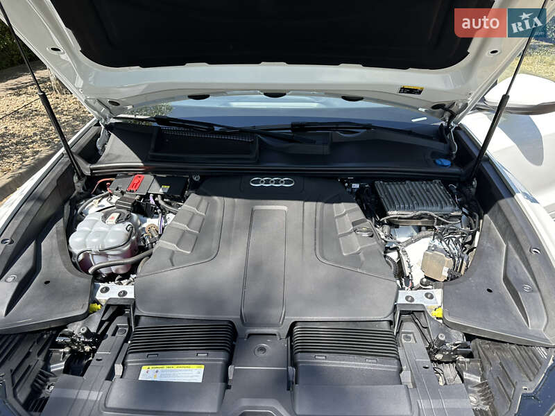 Внедорожник / Кроссовер Audi Q8 2020 в Одессе