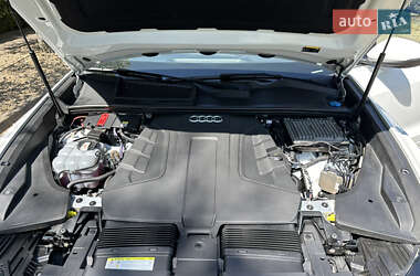 Внедорожник / Кроссовер Audi Q8 2020 в 