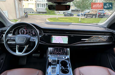 Внедорожник / Кроссовер Audi Q8 2022 в 