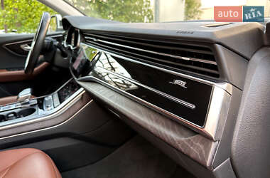 Внедорожник / Кроссовер Audi Q8 2022 в 