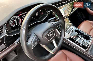 Внедорожник / Кроссовер Audi Q8 2022 в 