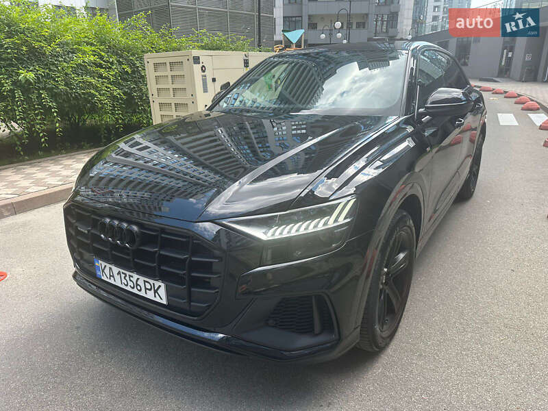 Позашляховик / Кросовер Audi Q8 2018 в 