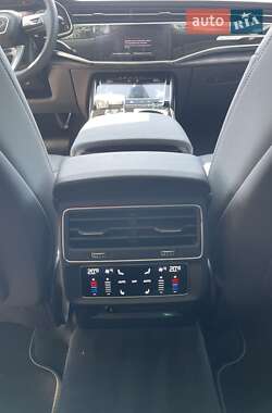 Внедорожник / Кроссовер Audi Q8 2020 в 
