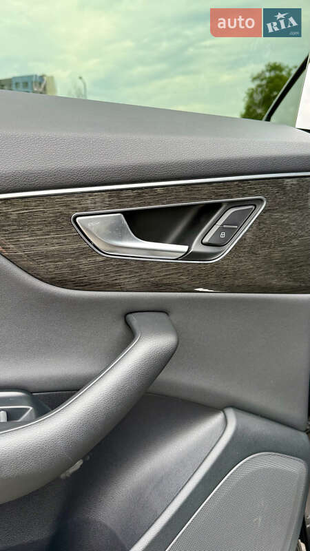 Внедорожник / Кроссовер Audi Q8 2018 в Шептицькому