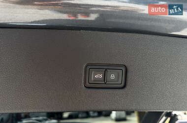Внедорожник / Кроссовер Audi Q8 2020 в 