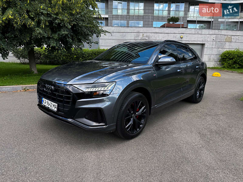 Внедорожник / Кроссовер Audi Q8 2021 в 