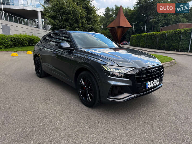 Внедорожник / Кроссовер Audi Q8 2021 в Киеве