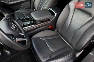 Внедорожник / Кроссовер Audi Q8 2021 в 