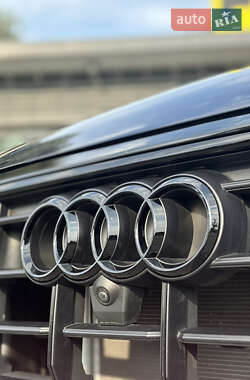 Внедорожник / Кроссовер Audi Q8 2023 в 