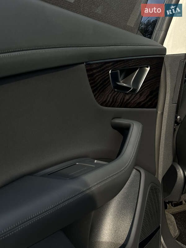 Внедорожник / Кроссовер Audi Q8 2023 в Львове