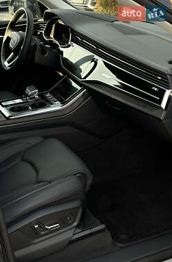 Внедорожник / Кроссовер Audi Q8 2023 в 