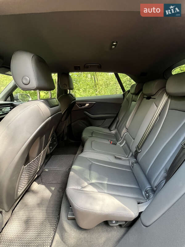 Внедорожник / Кроссовер Audi Q8 2021 в Киеве