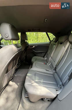 Внедорожник / Кроссовер Audi Q8 2021 в 