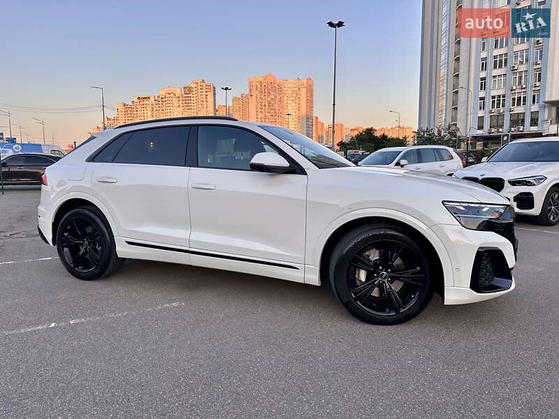 Внедорожник / Кроссовер Audi Q8 2023 в Киеве