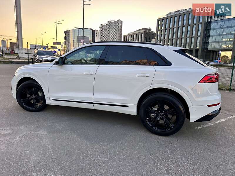 Внедорожник / Кроссовер Audi Q8 2023 в Киеве