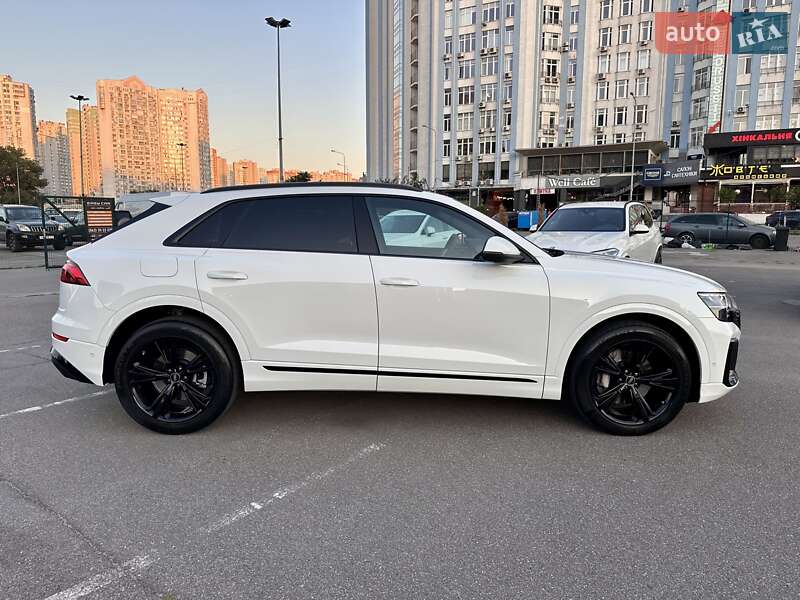 Внедорожник / Кроссовер Audi Q8 2023 в Киеве