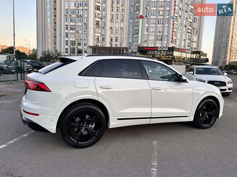 Внедорожник / Кроссовер Audi Q8 2023 в Киеве