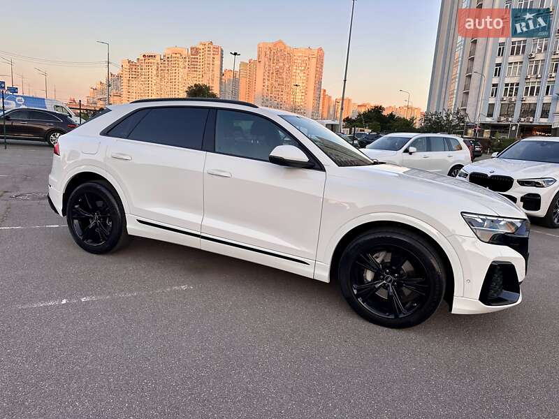 Внедорожник / Кроссовер Audi Q8 2023 в Киеве