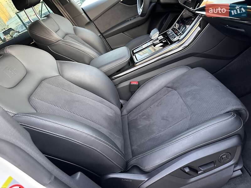 Внедорожник / Кроссовер Audi Q8 2023 в Киеве