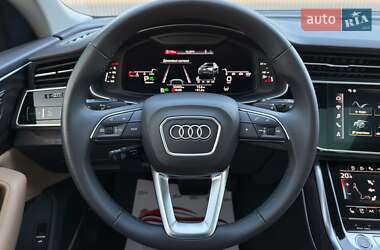 Внедорожник / Кроссовер Audi Q8 2021 в 