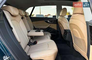Внедорожник / Кроссовер Audi Q8 2021 в 