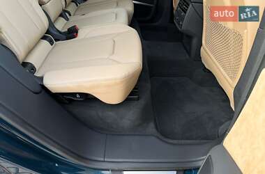 Внедорожник / Кроссовер Audi Q8 2021 в 