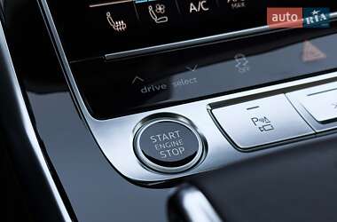 Внедорожник / Кроссовер Audi Q8 2021 в 