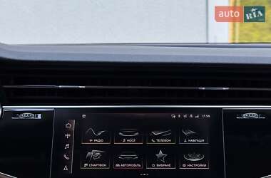 Внедорожник / Кроссовер Audi Q8 2021 в 