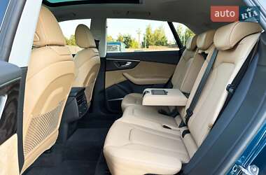 Внедорожник / Кроссовер Audi Q8 2021 в 