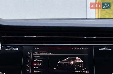 Внедорожник / Кроссовер Audi Q8 2021 в 