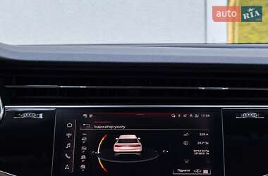Внедорожник / Кроссовер Audi Q8 2021 в 