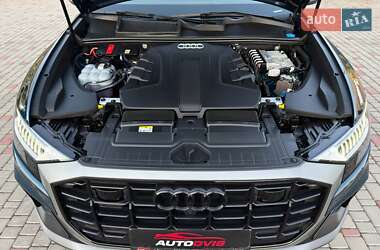 Внедорожник / Кроссовер Audi Q8 2021 в 