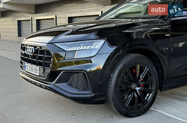 Внедорожник / Кроссовер Audi Q8 2022 в 